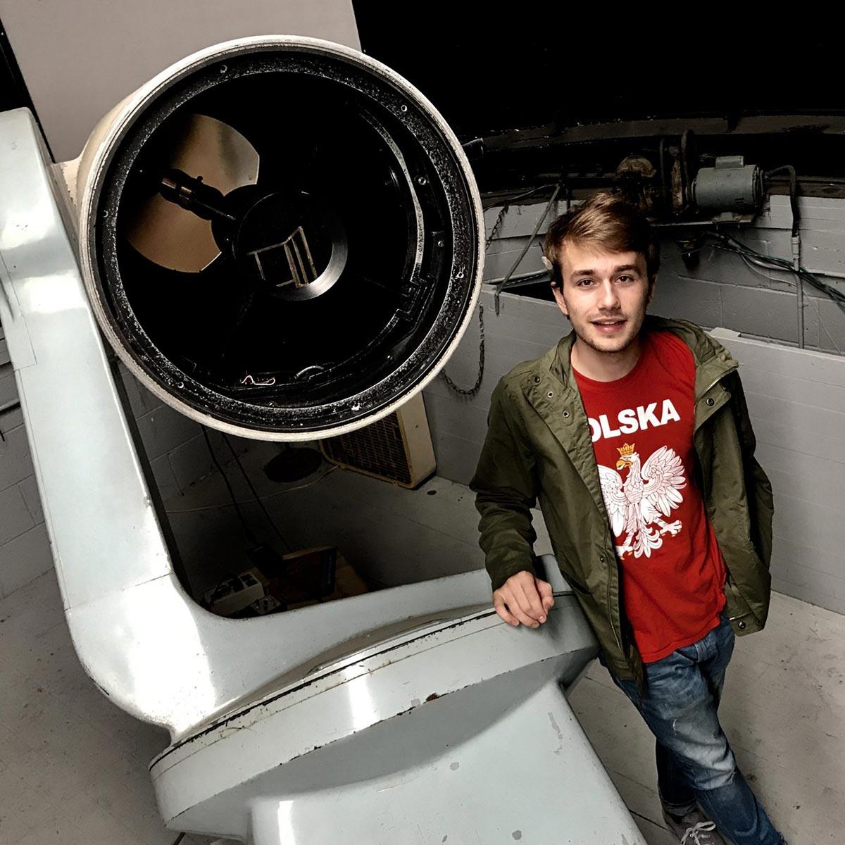 Jacob Pilawa ’20 with the telescope at 51Թ's Foggy Bottom Observatory